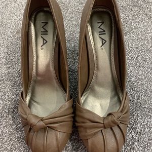 MIA Deena taupe Heels